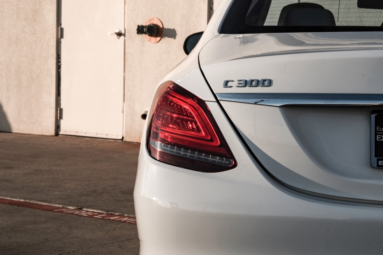 Mercedes-Benz C 300 Vehicle Main Gallery Image 56