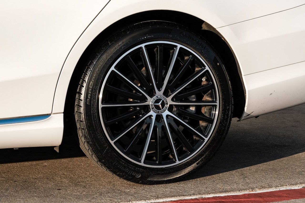 Mercedes-Benz C 300 Vehicle Main Gallery Image 63