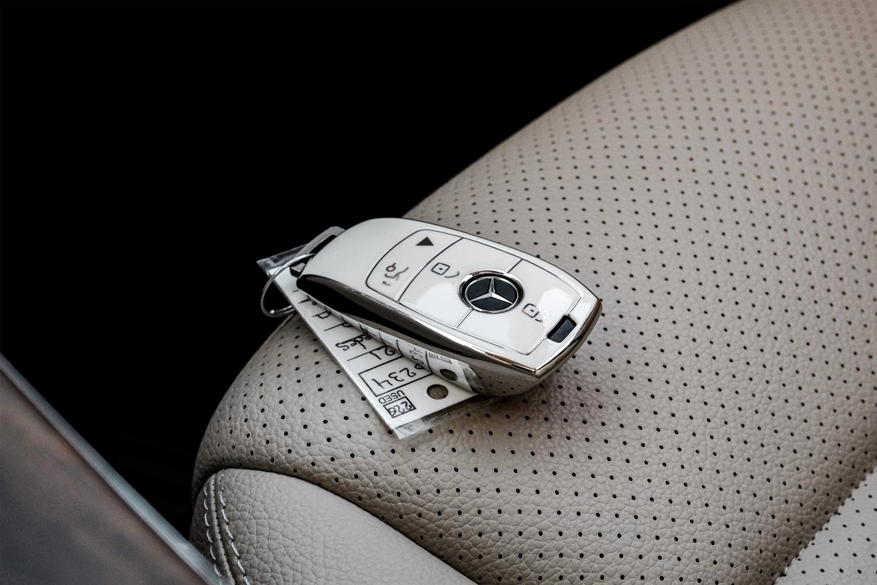 Mercedes-Benz C 300 Vehicle Main Gallery Image 64