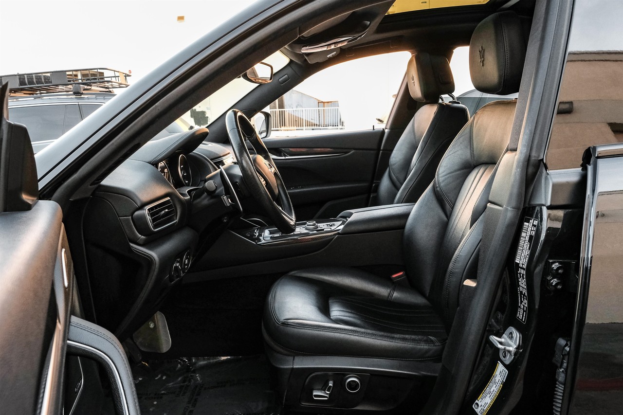 Maserati Levante Vehicle Main Gallery Image 04