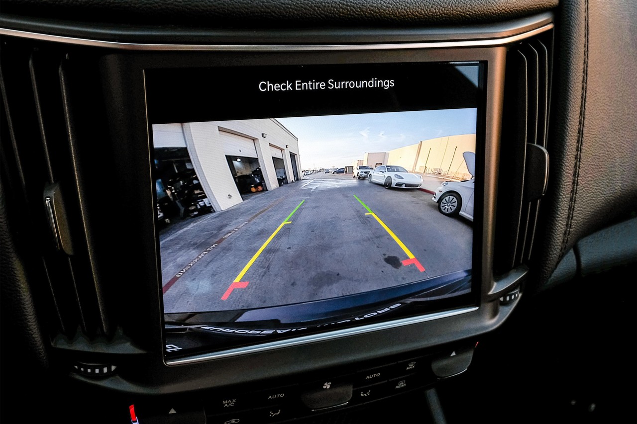 Maserati Levante Vehicle Main Gallery Image 21