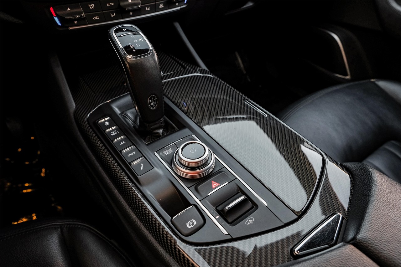 Maserati Levante Vehicle Main Gallery Image 24