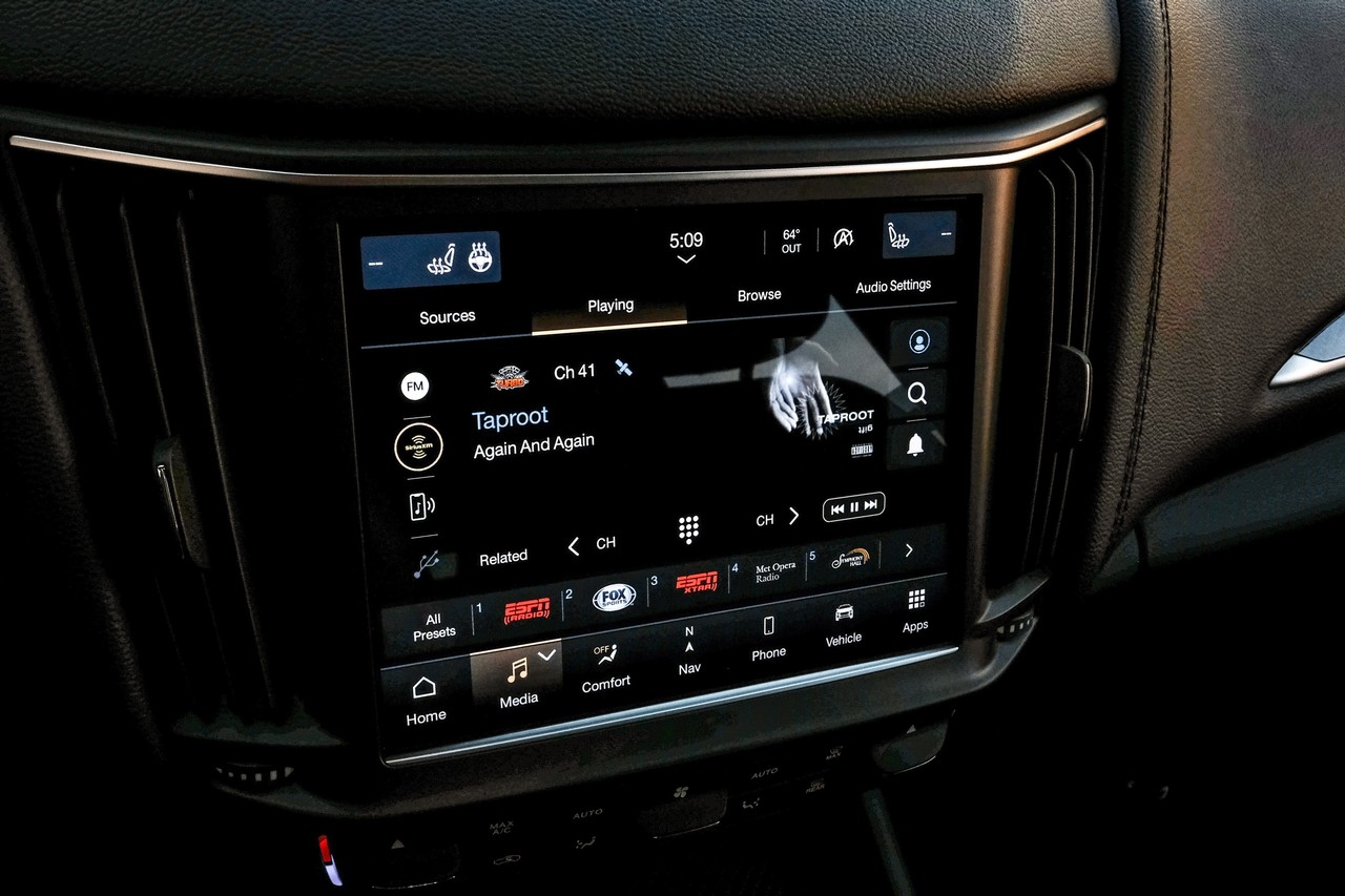 Maserati Levante Vehicle Main Gallery Image 31