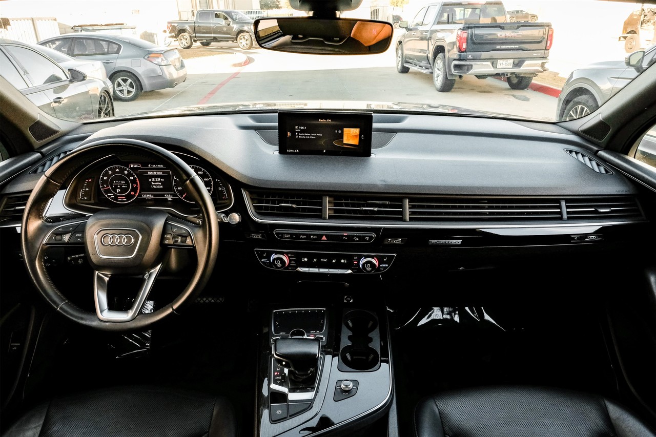 Audi Q7 Vehicle Main Gallery Image 15