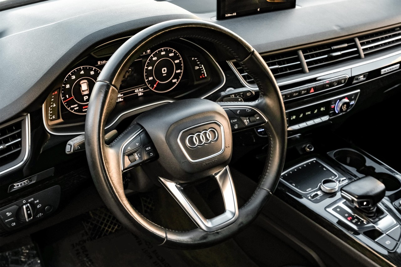 Audi Q7 Vehicle Main Gallery Image 16