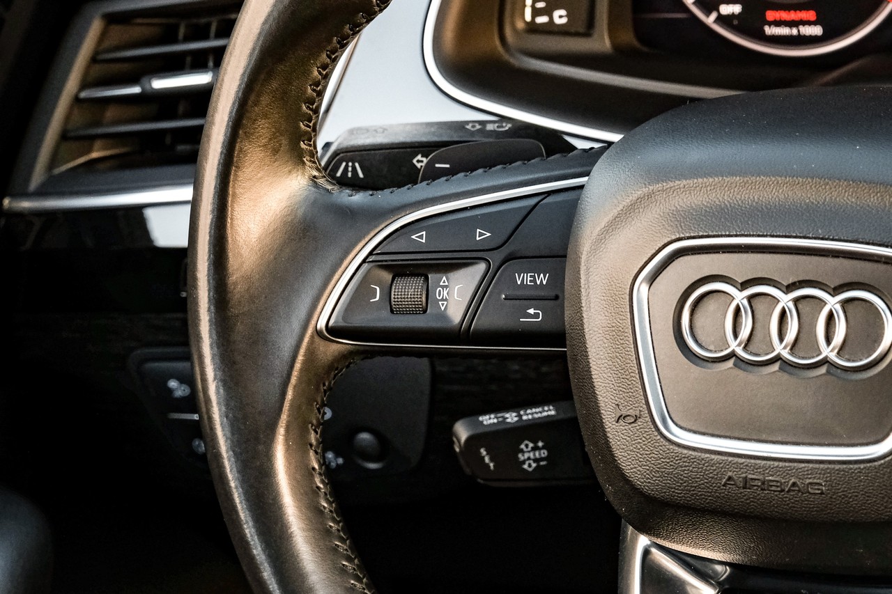 Audi Q7 Vehicle Main Gallery Image 17