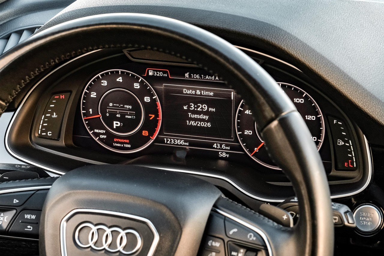 Audi Q7 Vehicle Main Gallery Image 19