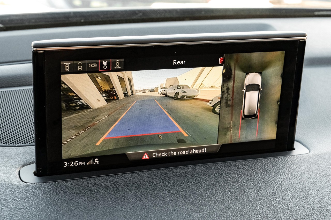 Audi Q7 Vehicle Main Gallery Image 23