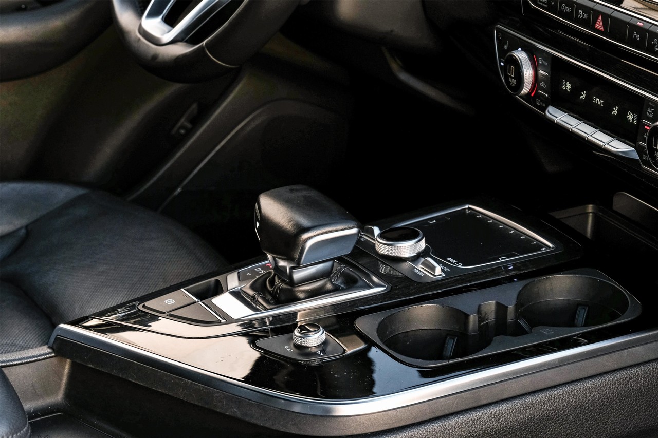 Audi Q7 Vehicle Main Gallery Image 25