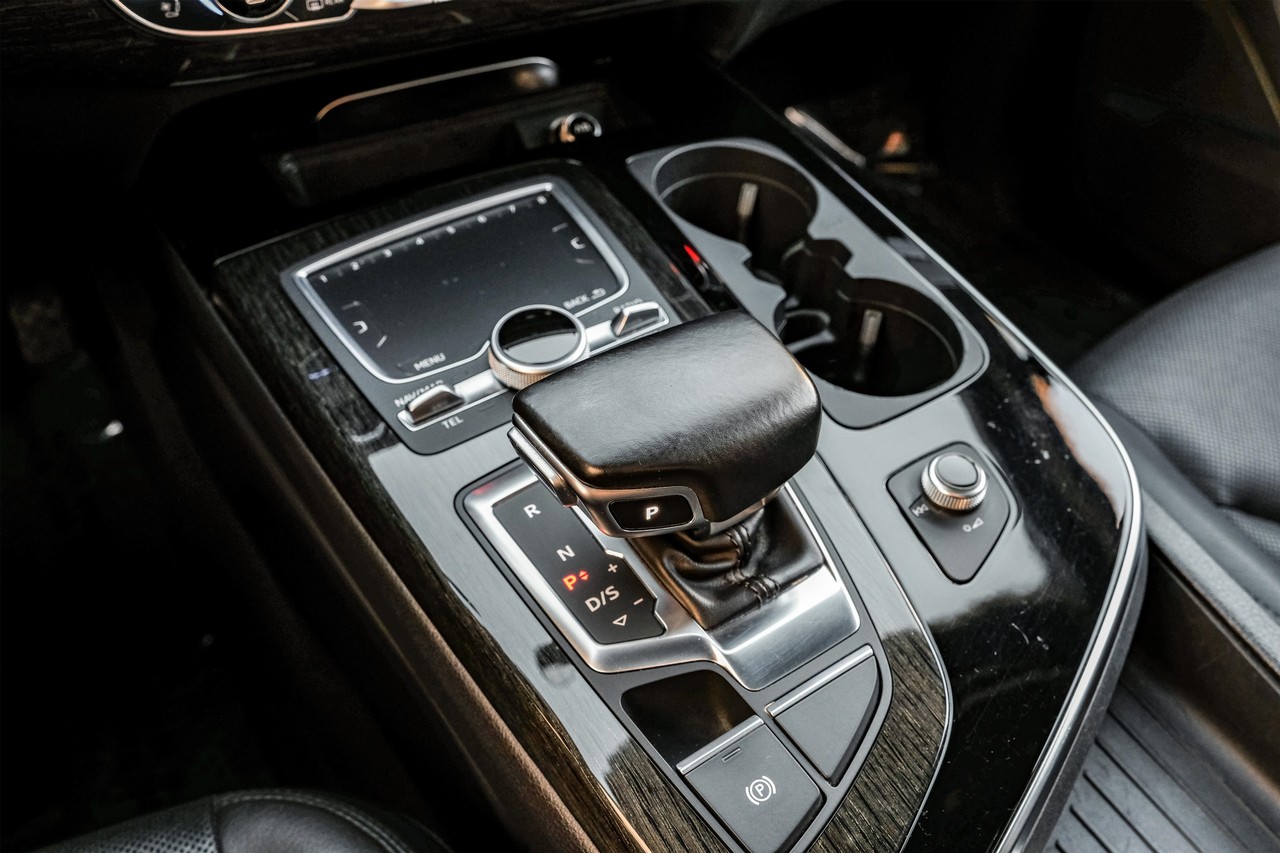 Audi Q7 Vehicle Main Gallery Image 26