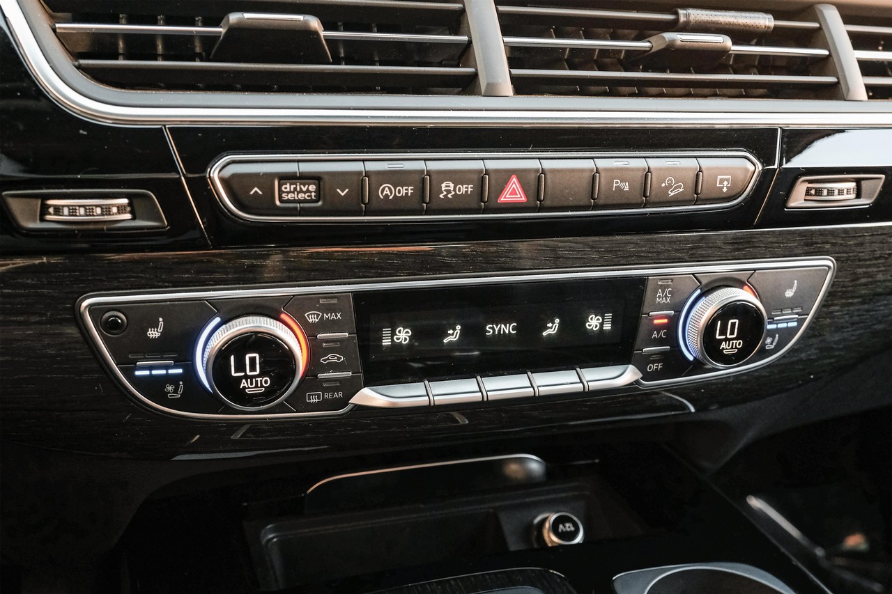 Audi Q7 Vehicle Main Gallery Image 27