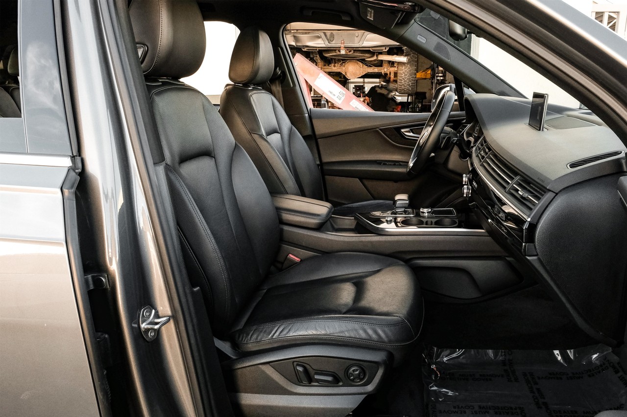 Audi Q7 Vehicle Main Gallery Image 33