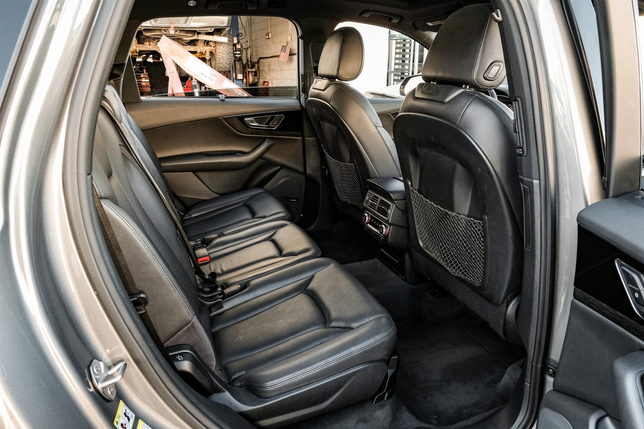 Audi Q7 Vehicle Main Gallery Image 37