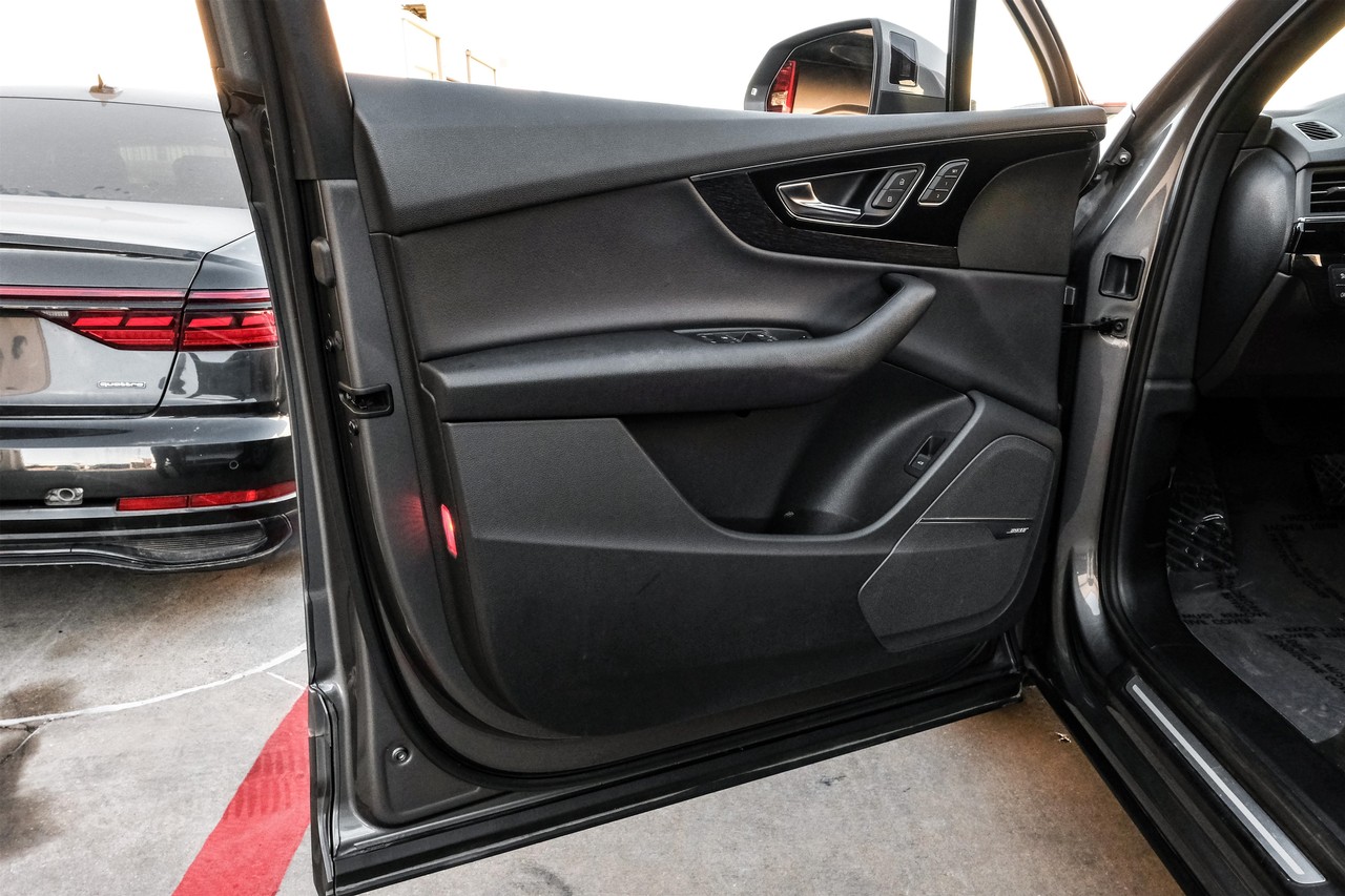 Audi Q7 Vehicle Main Gallery Image 43