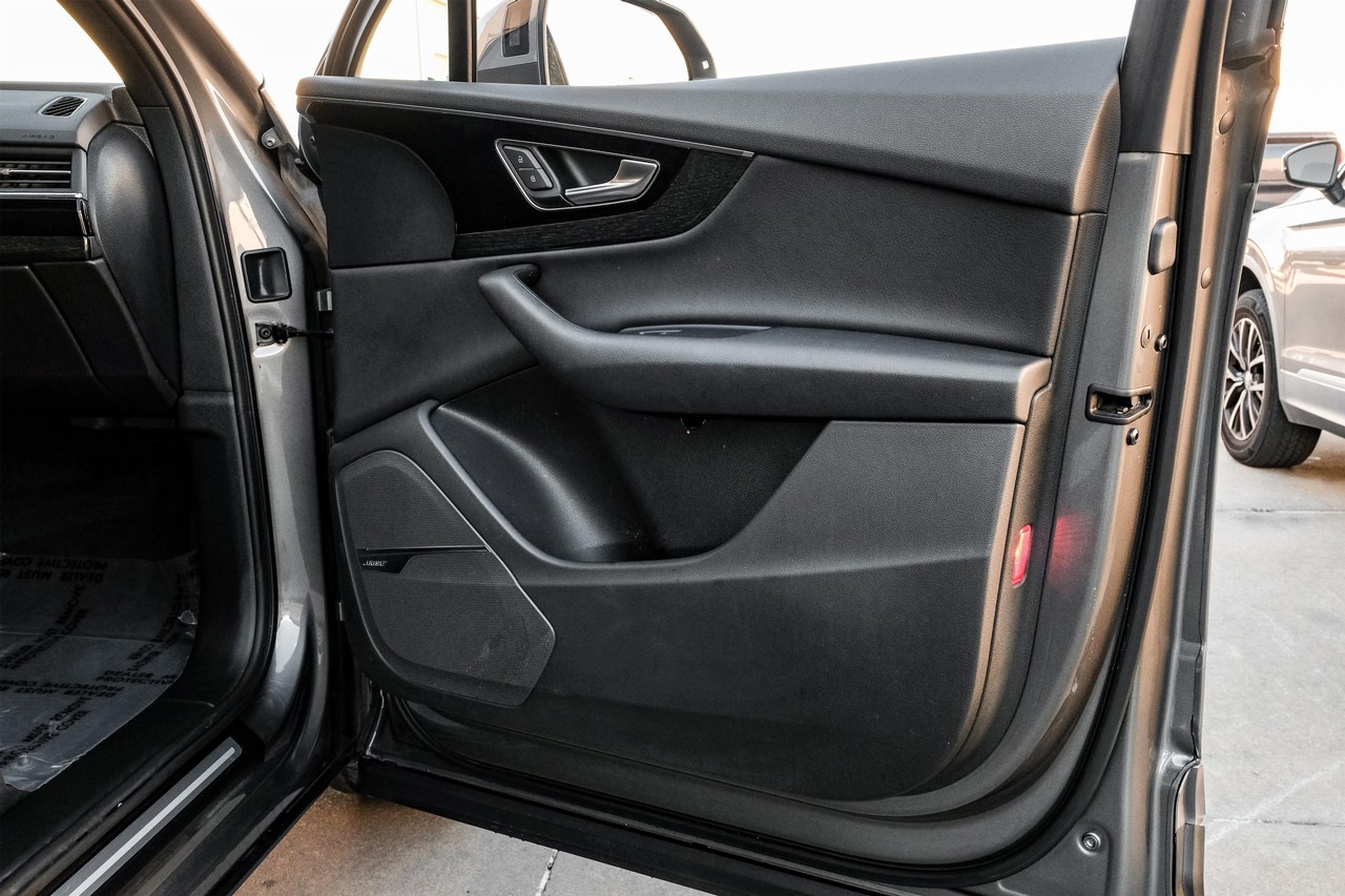 Audi Q7 Vehicle Main Gallery Image 45