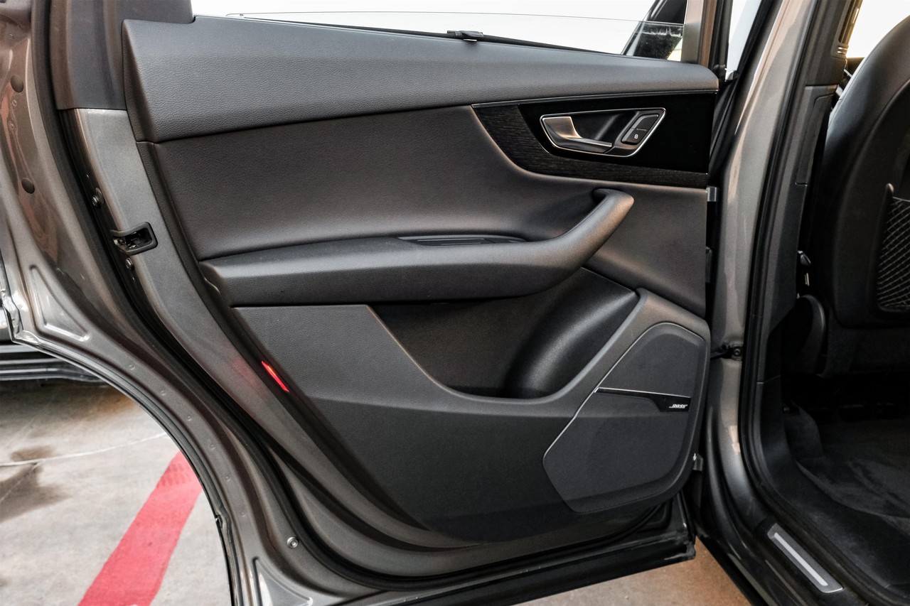 Audi Q7 Vehicle Main Gallery Image 46