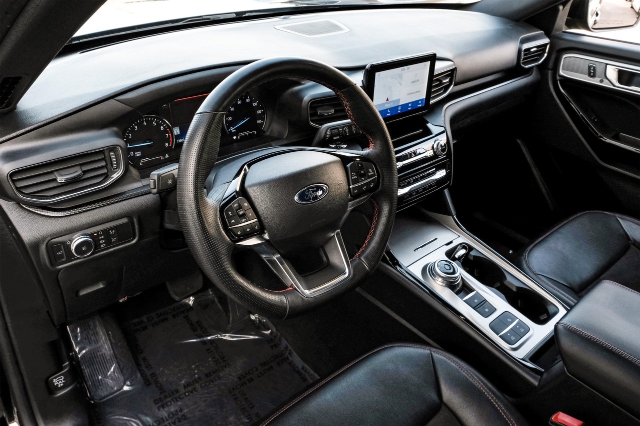 Ford Explorer Vehicle Main Gallery Image 03