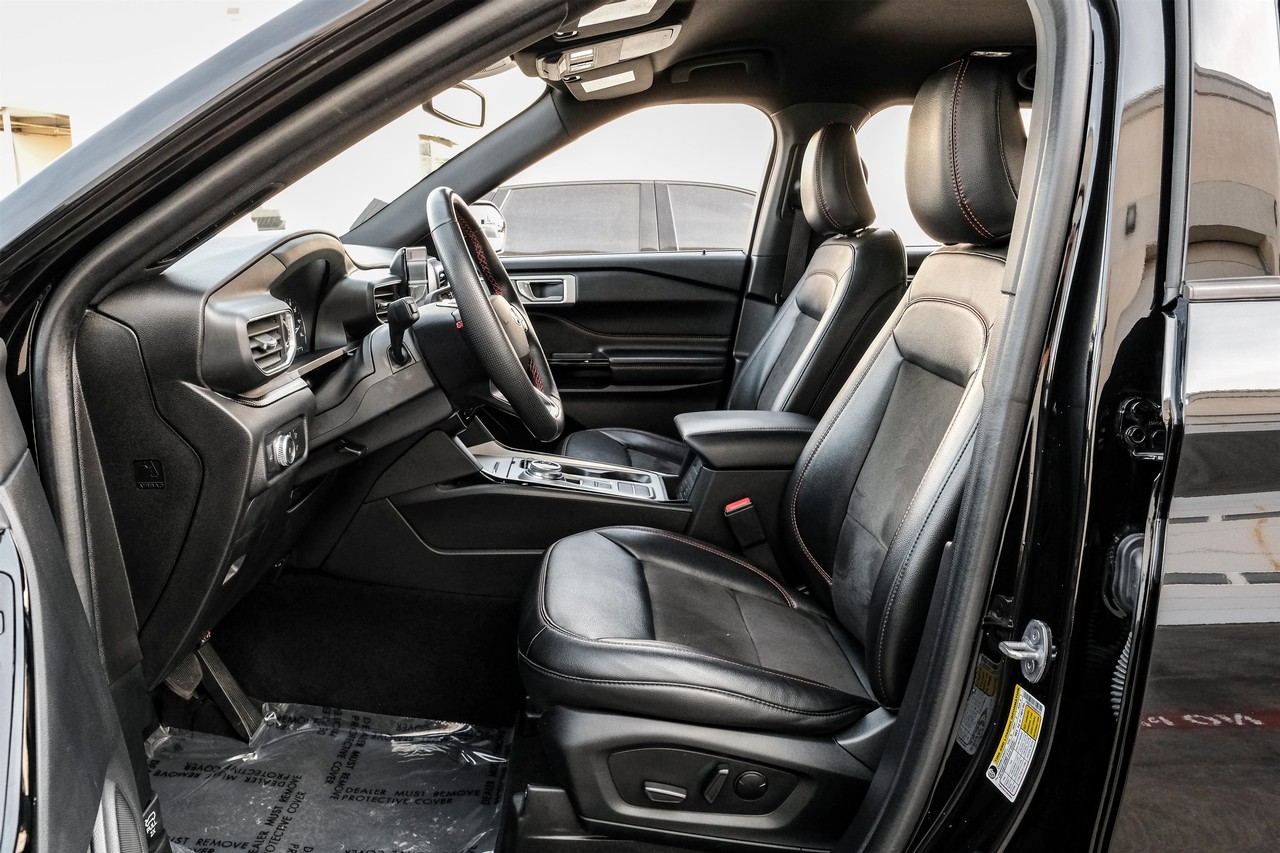 Ford Explorer Vehicle Main Gallery Image 04