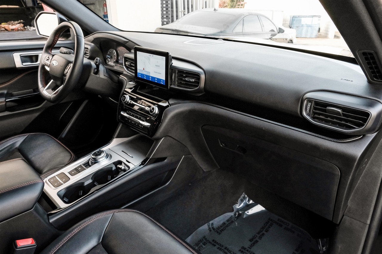 Ford Explorer Vehicle Main Gallery Image 11