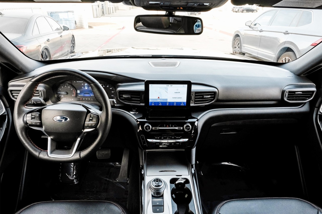 Ford Explorer Vehicle Main Gallery Image 13