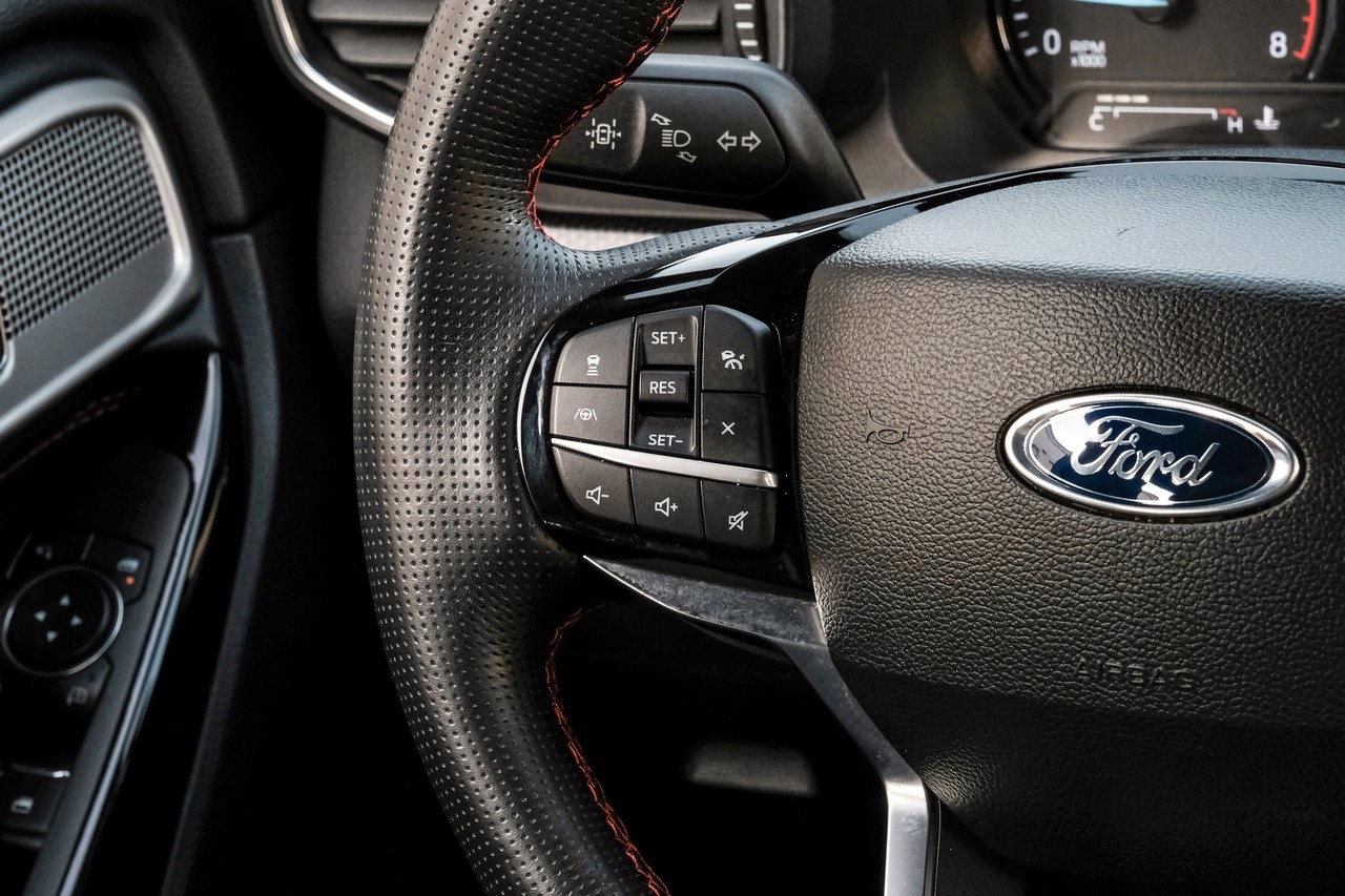 Ford Explorer Vehicle Main Gallery Image 15