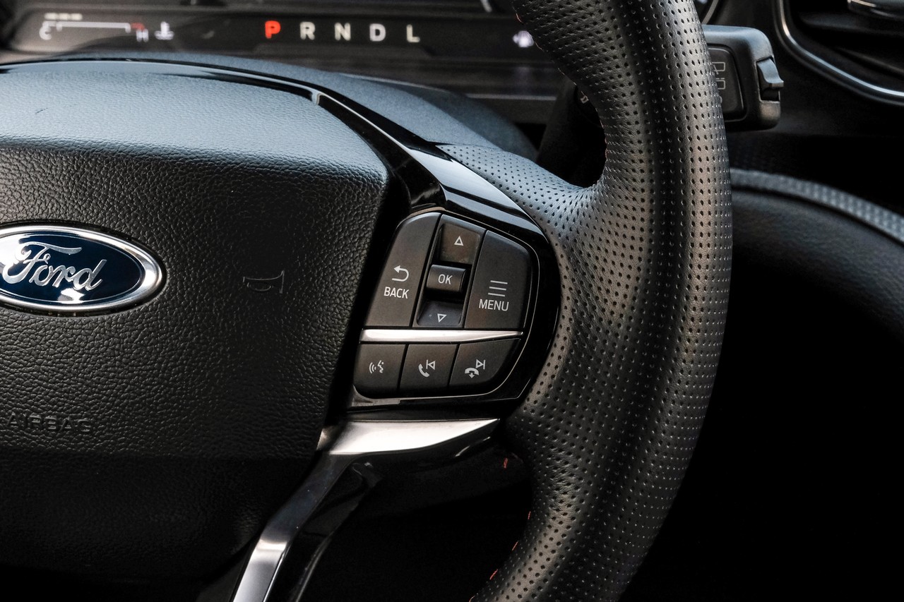 Ford Explorer Vehicle Main Gallery Image 16