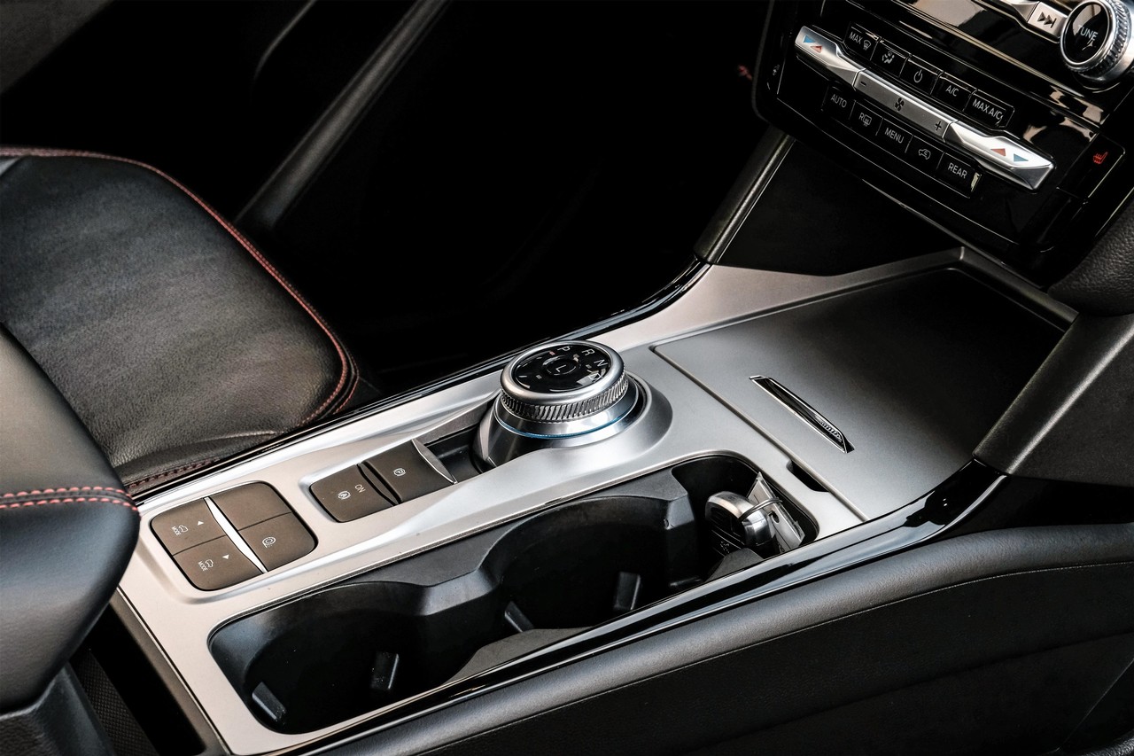 Ford Explorer Vehicle Main Gallery Image 23