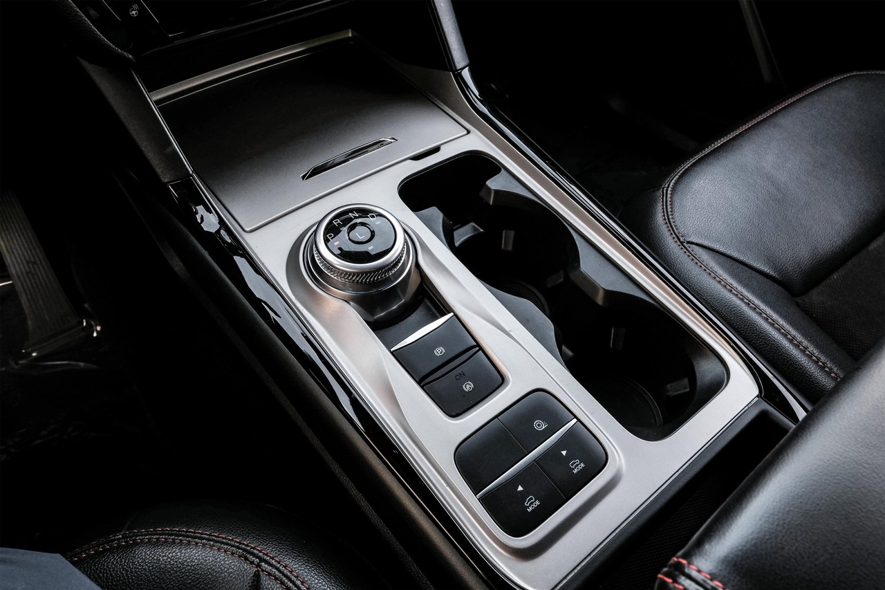 Ford Explorer Vehicle Main Gallery Image 24