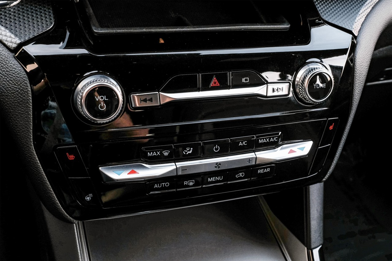 Ford Explorer Vehicle Main Gallery Image 25