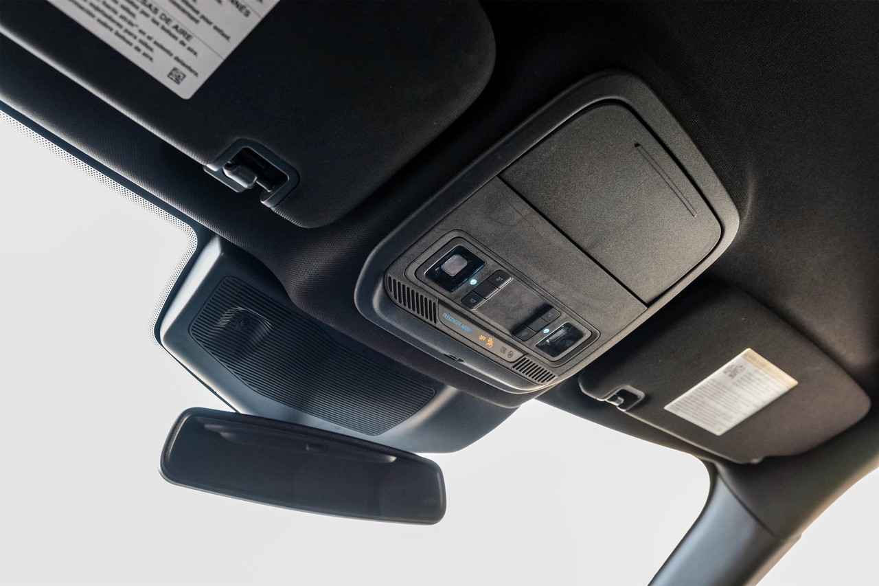 Ford Explorer Vehicle Main Gallery Image 28