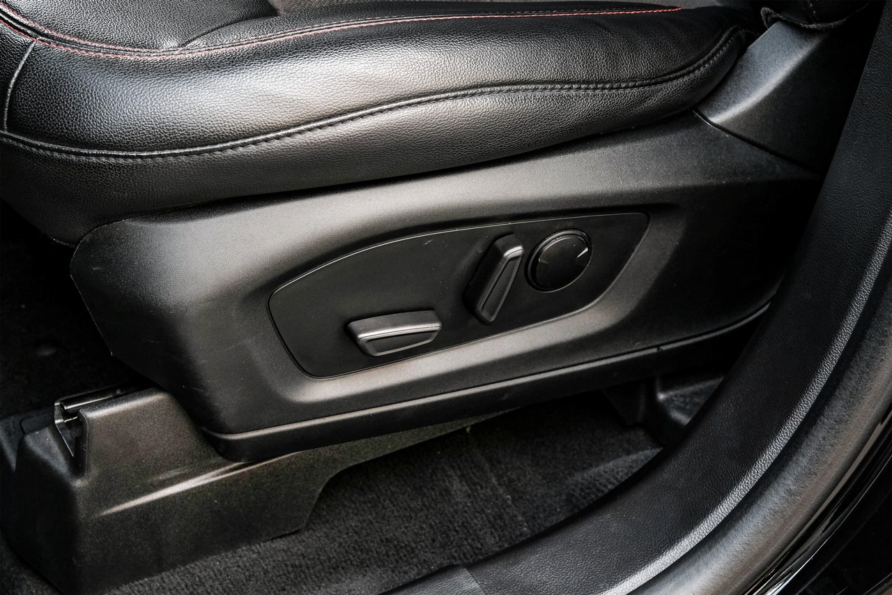 Ford Explorer Vehicle Main Gallery Image 32