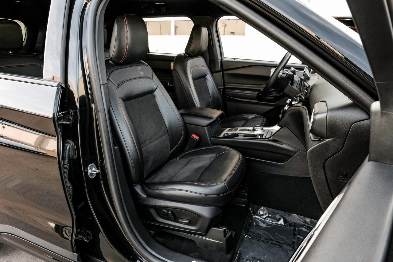 Ford Explorer Vehicle Main Gallery Image 34