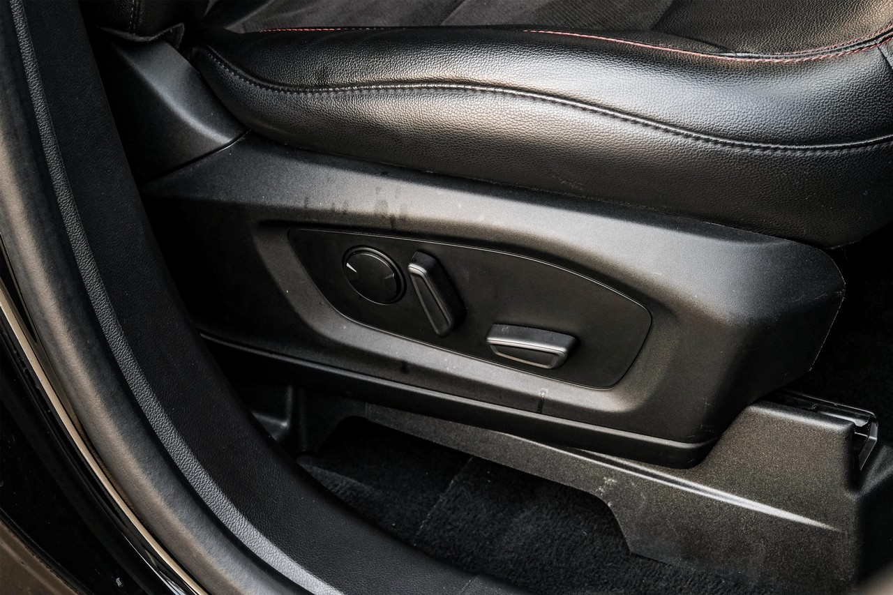 Ford Explorer Vehicle Main Gallery Image 35