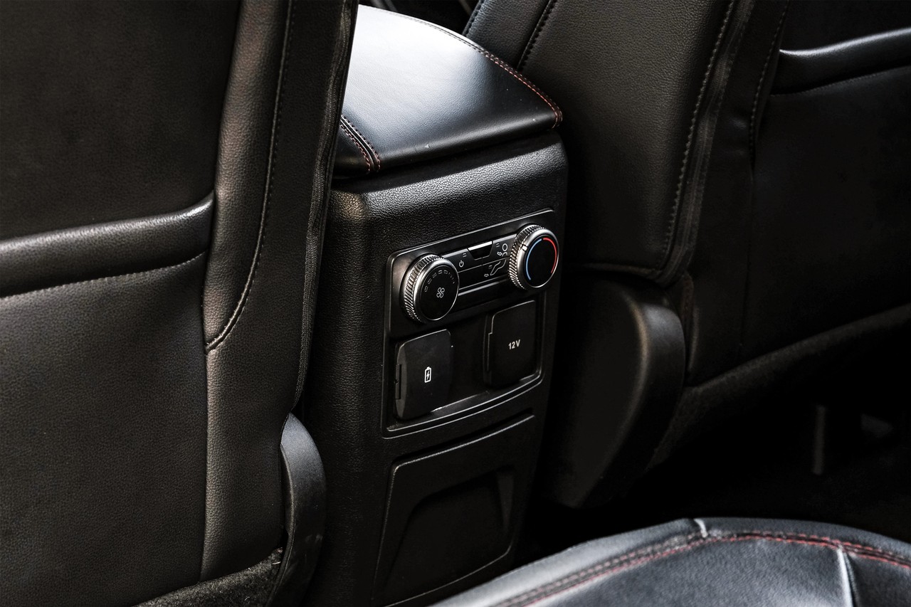 Ford Explorer Vehicle Main Gallery Image 38