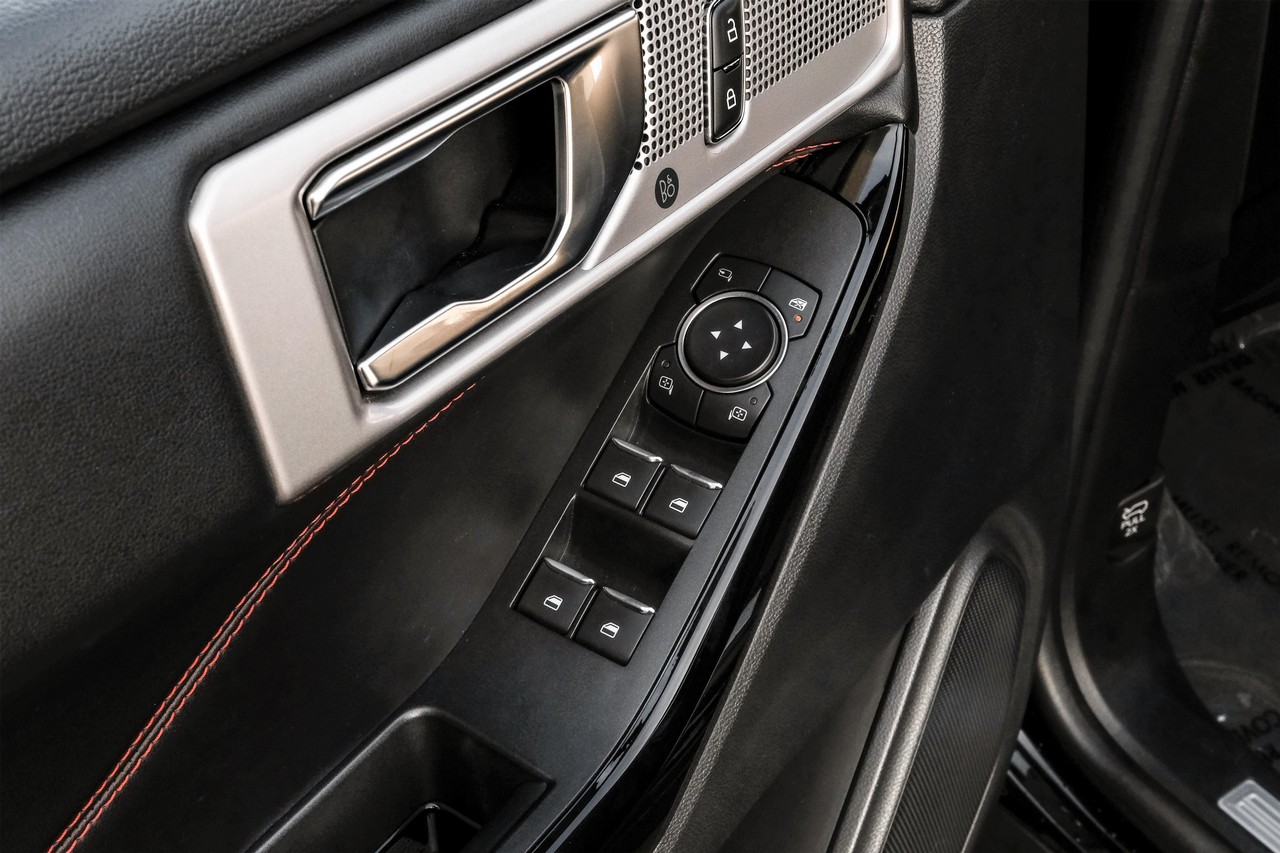 Ford Explorer Vehicle Main Gallery Image 45