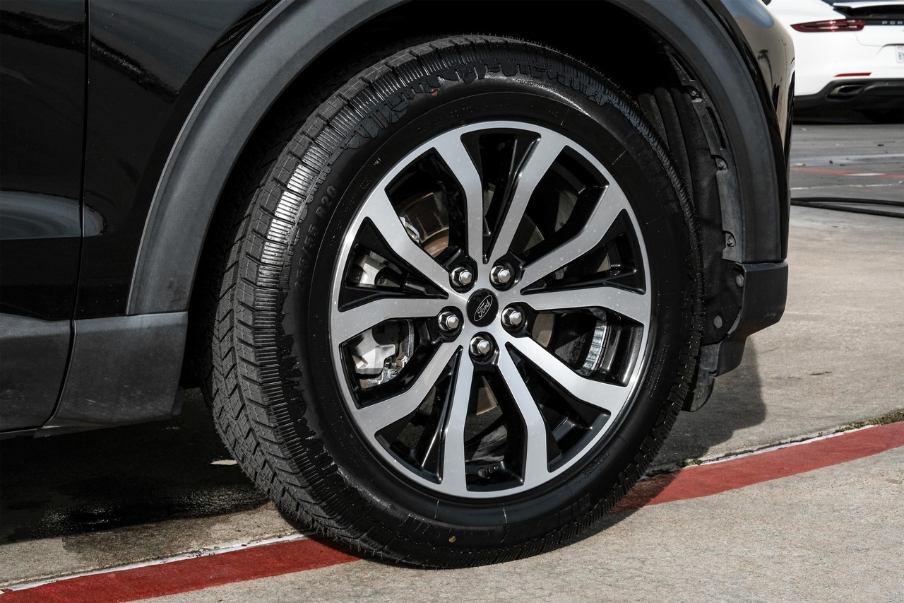 Ford Explorer Vehicle Main Gallery Image 56