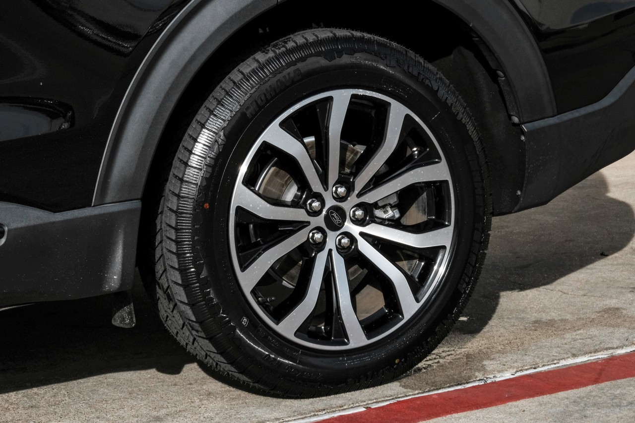 Ford Explorer Vehicle Main Gallery Image 58