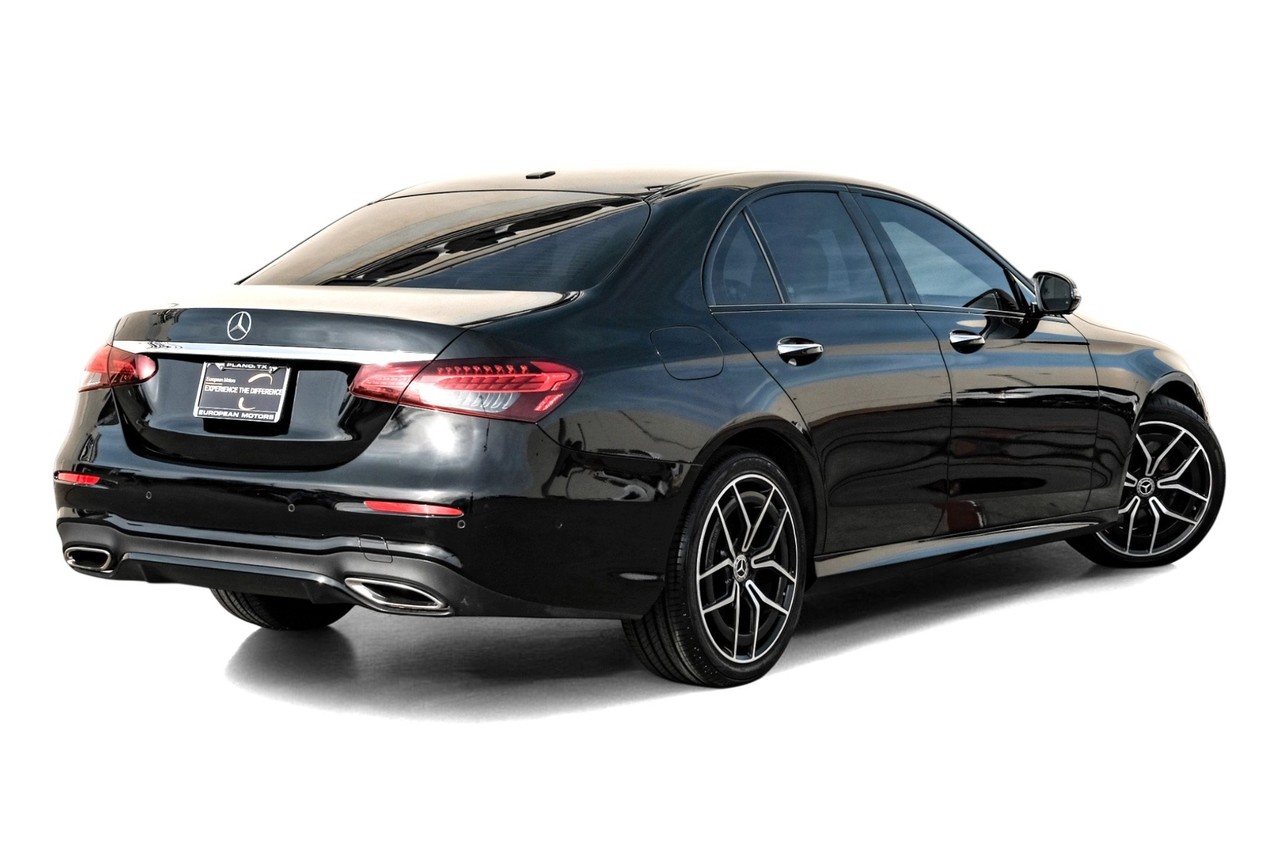 Mercedes-Benz E-Class Vehicle Main Gallery Image 09