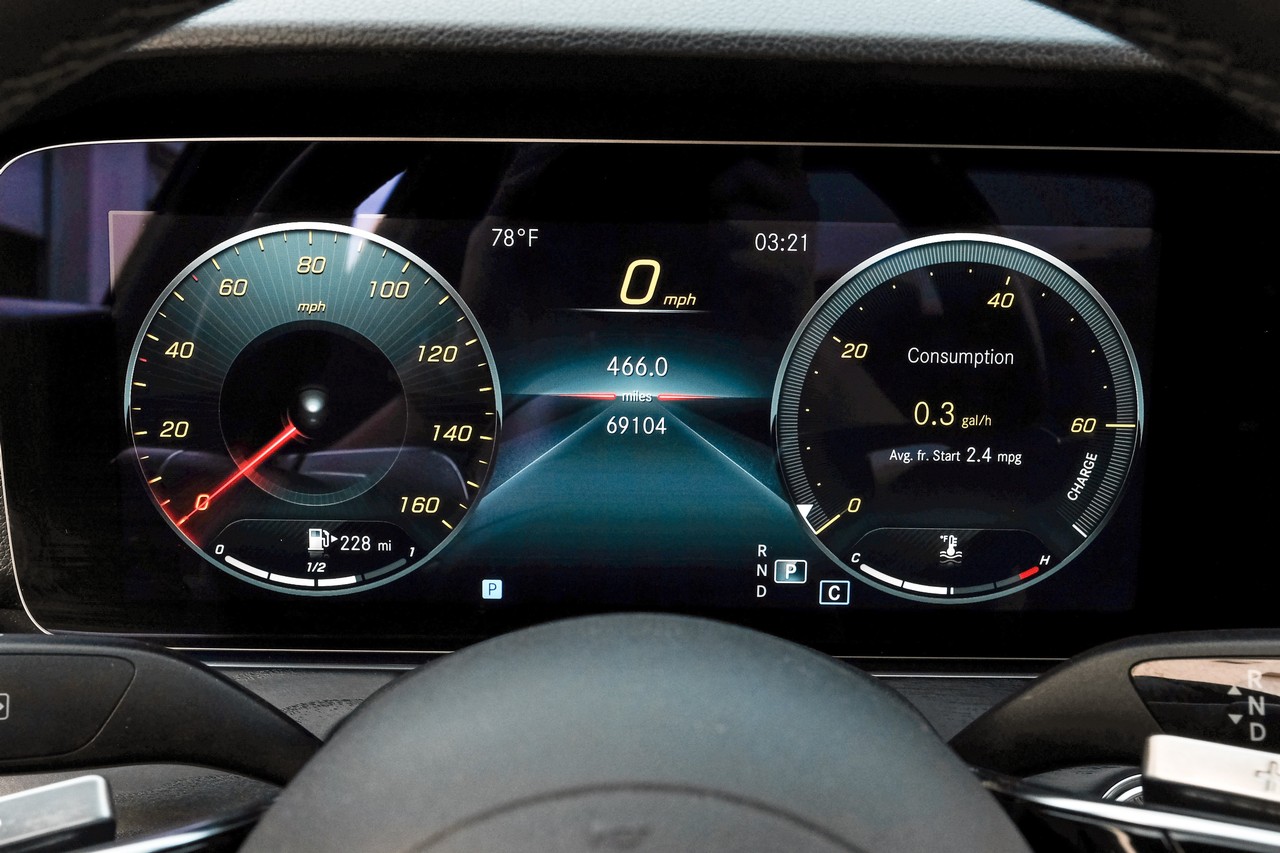 Mercedes-Benz E-Class Vehicle Main Gallery Image 20