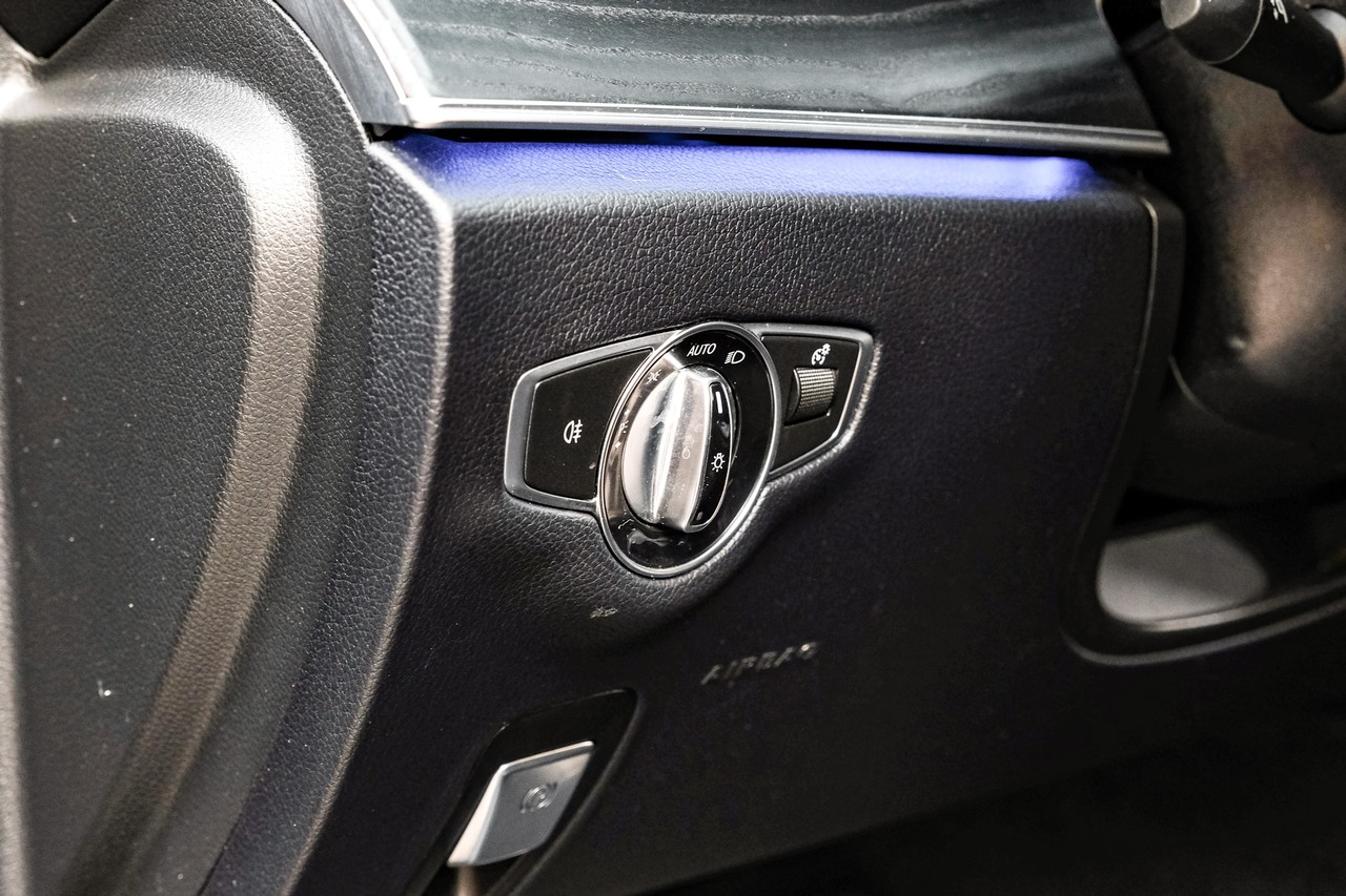 Mercedes-Benz E-Class Vehicle Main Gallery Image 29