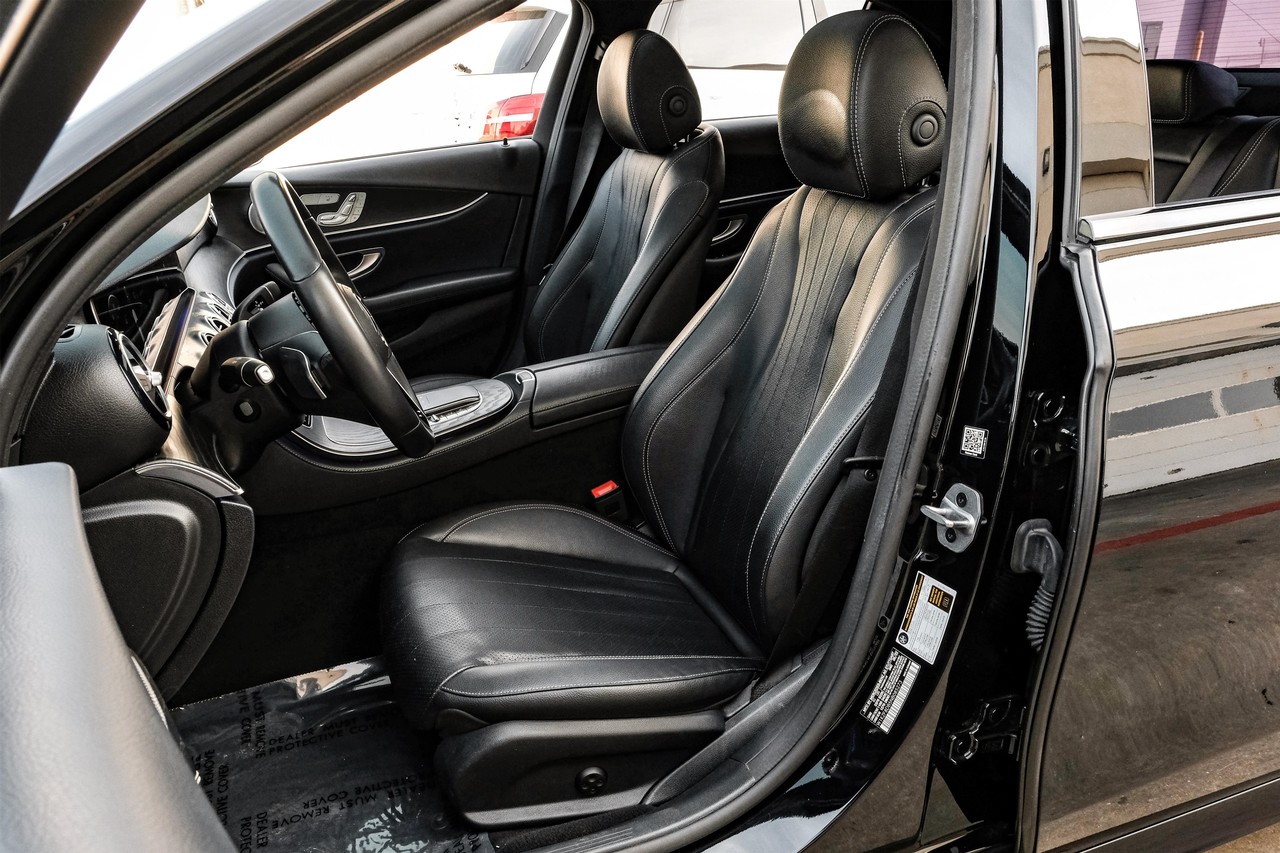 Mercedes-Benz E-Class Vehicle Main Gallery Image 35