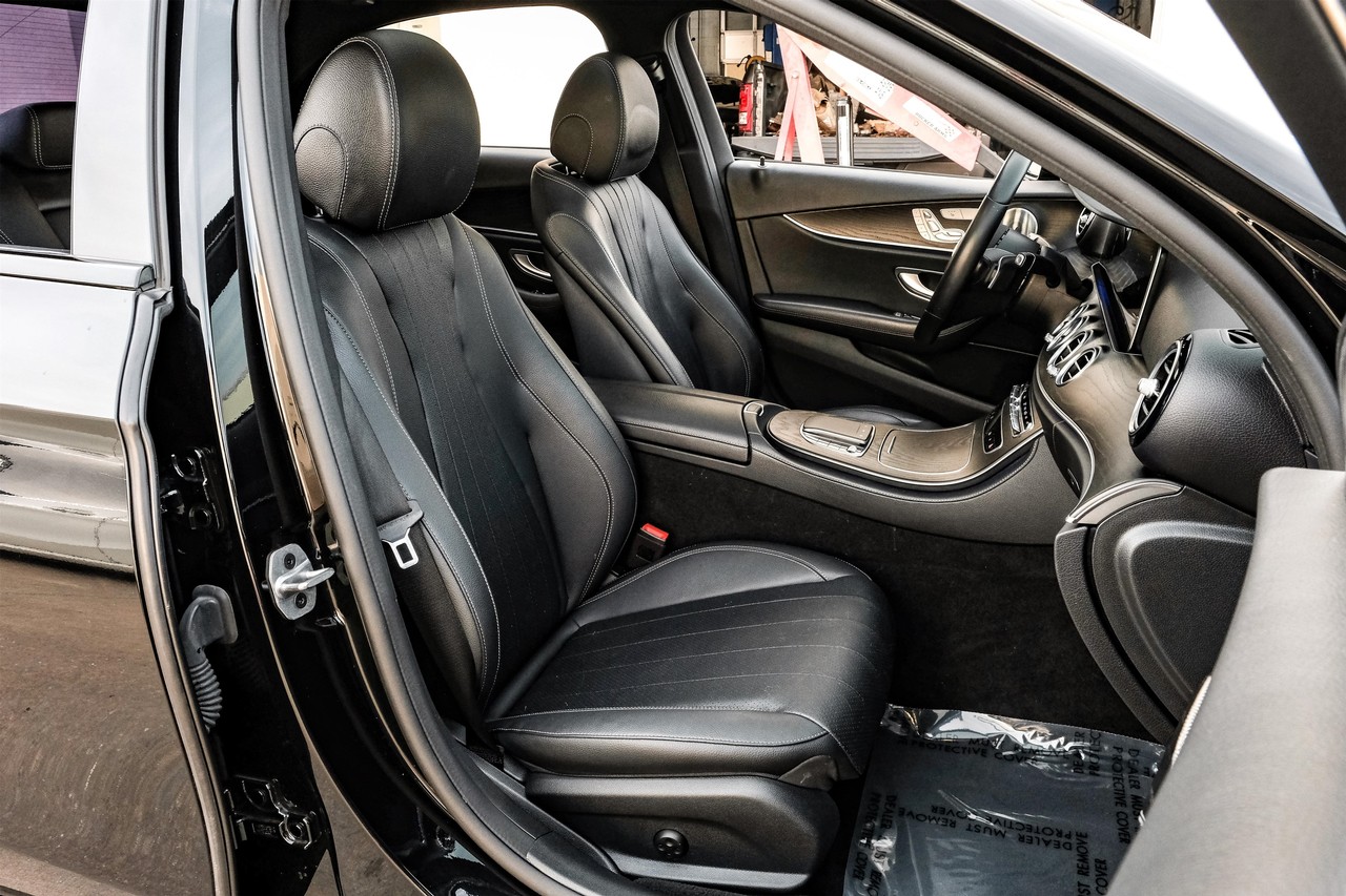 Mercedes-Benz E-Class Vehicle Main Gallery Image 38