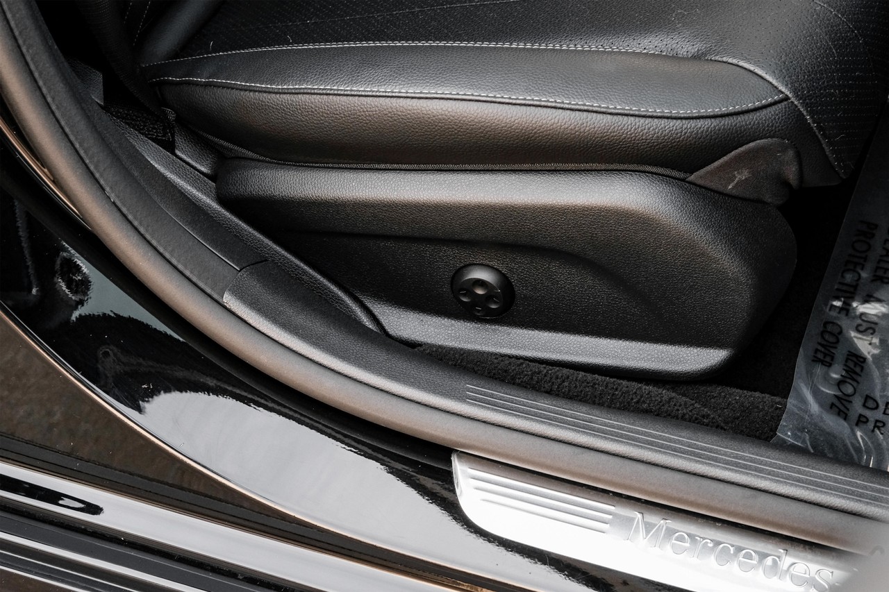 Mercedes-Benz E-Class Vehicle Main Gallery Image 39