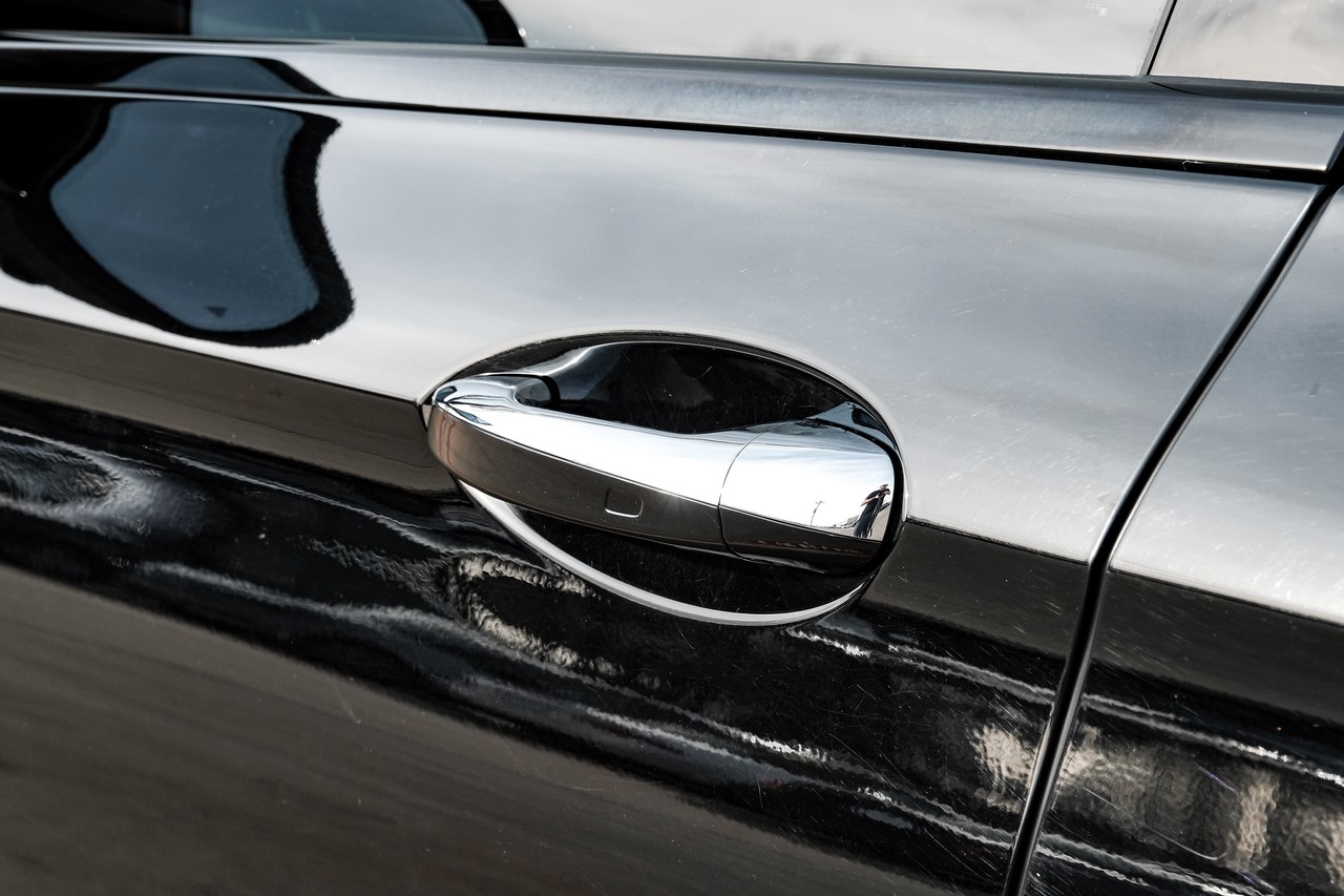 Mercedes-Benz E-Class Vehicle Main Gallery Image 45