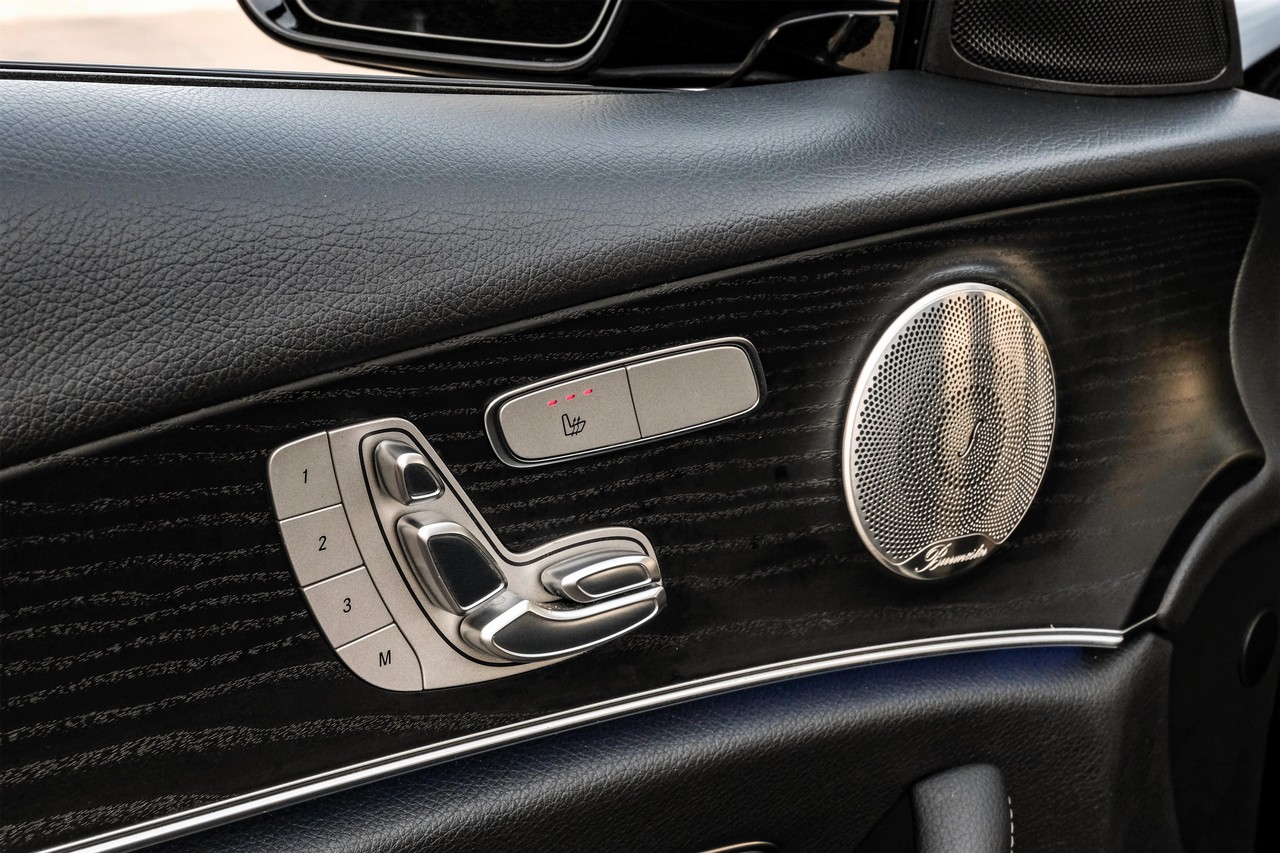 Mercedes-Benz E-Class Vehicle Main Gallery Image 49