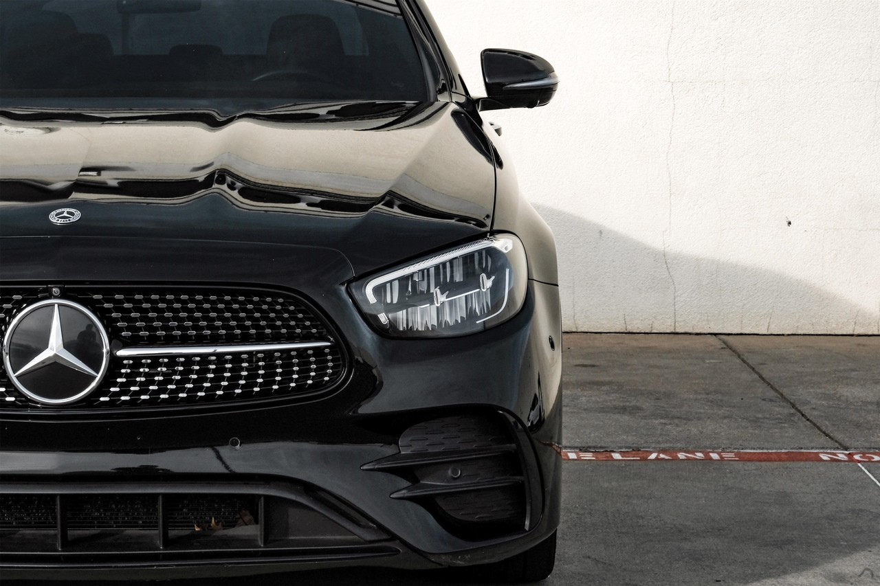 Mercedes-Benz E-Class Vehicle Main Gallery Image 54