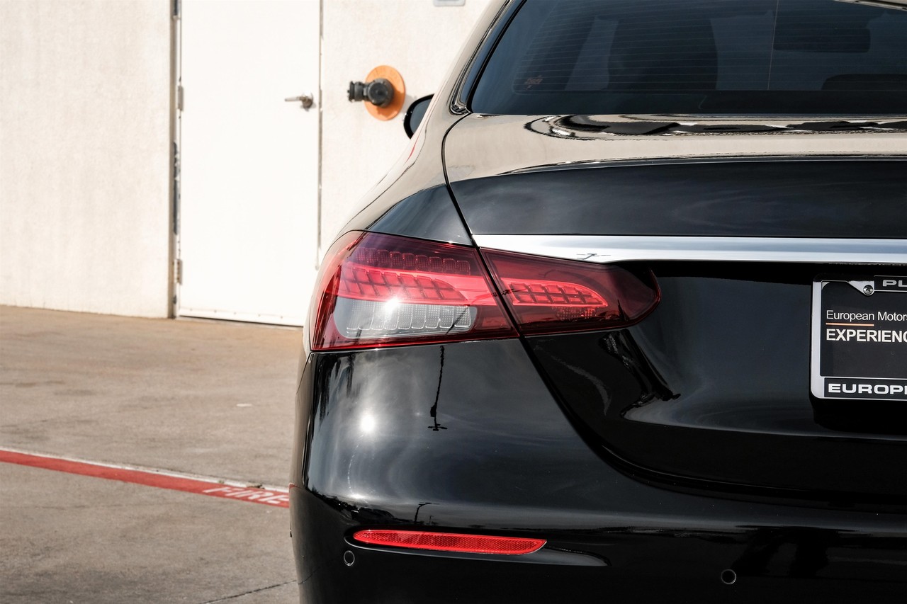 Mercedes-Benz E-Class Vehicle Main Gallery Image 55