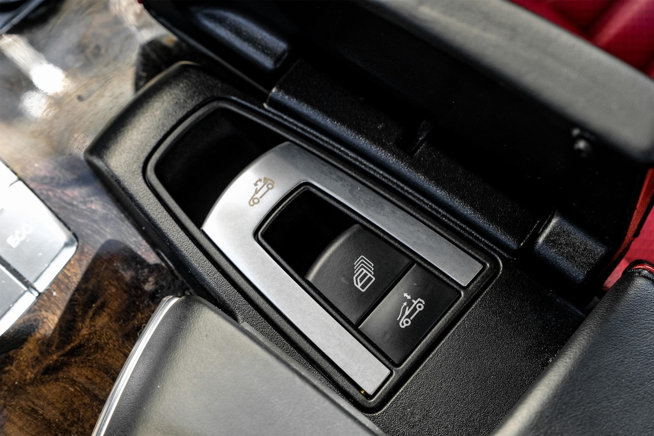 Mercedes-Benz S 550 Vehicle Main Gallery Image 21