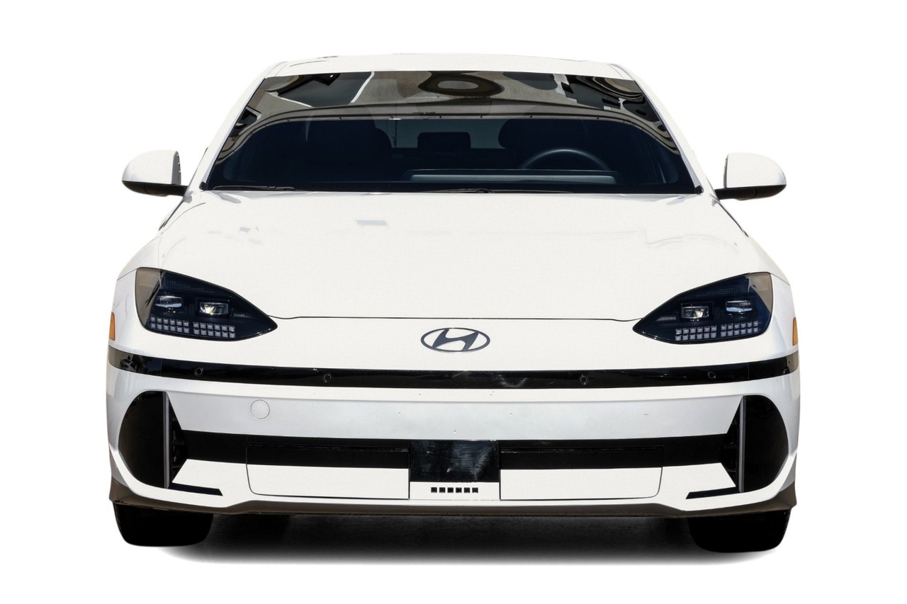 Hyundai IONIQ 6 Vehicle Main Gallery Image 05