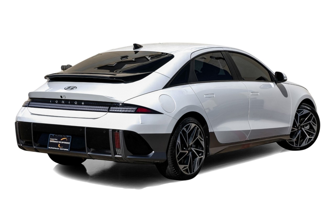Hyundai IONIQ 6 Vehicle Main Gallery Image 08